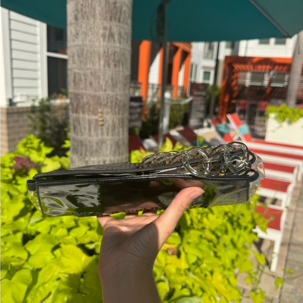 🛑 SOLD 🛑 Vintage Chanel Clutch with Clear Chain – Rare Black Vinyl Purse - Picture 10 of 14